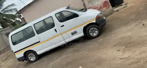 Toyota HiAce 2005 White