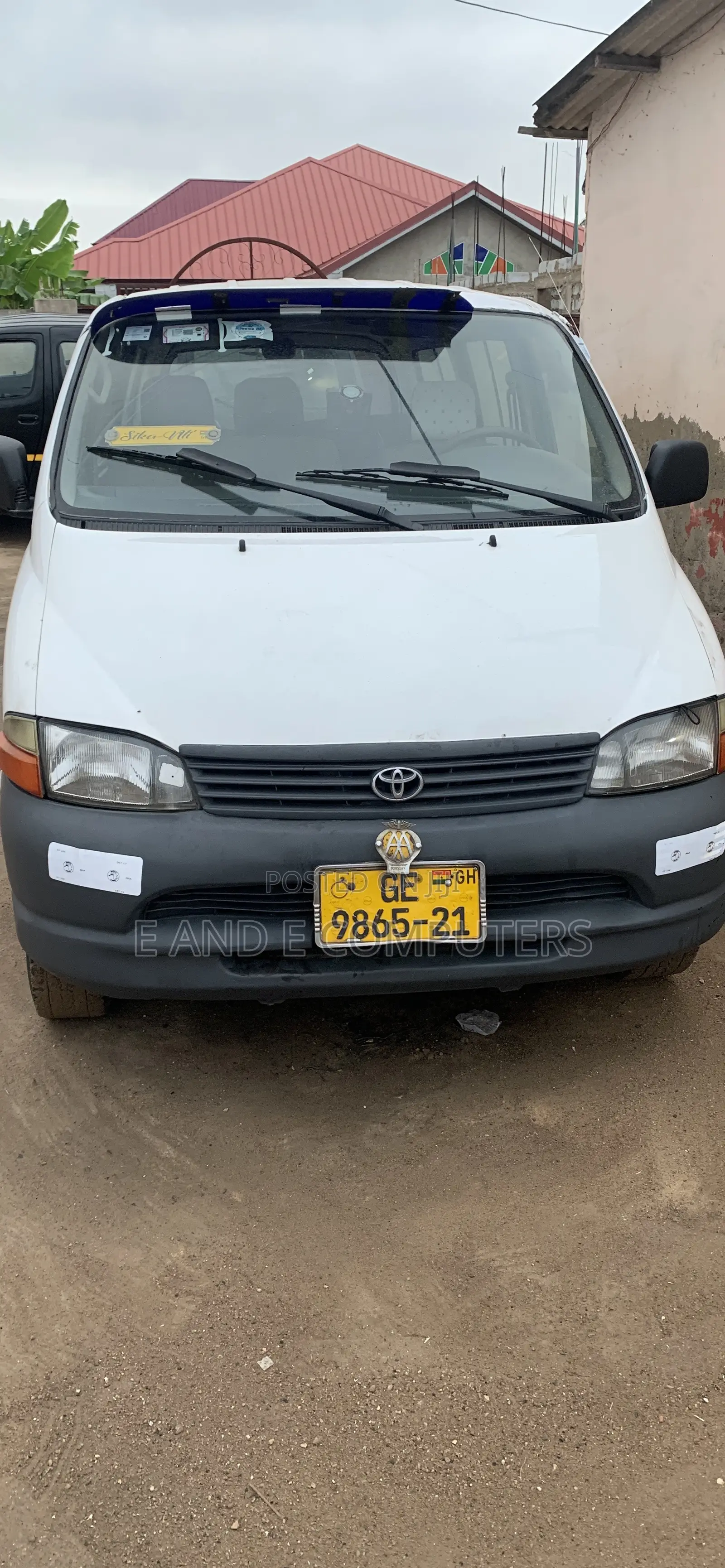 Toyota HiAce 2005 White
