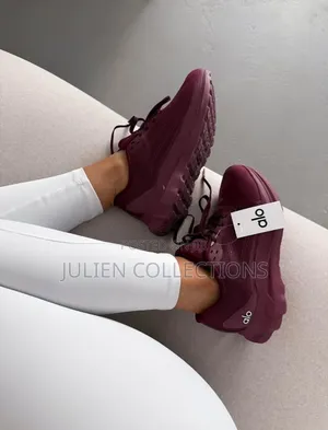 Alo Yoga Runner Wine