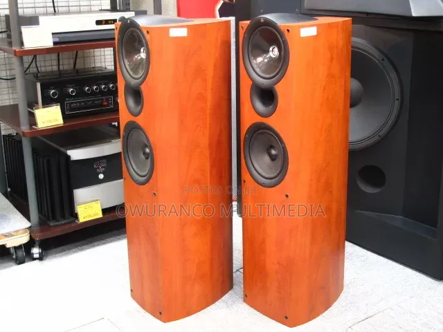 KEF Q4 Floorstanding Speakers – Audiophile British Sound
