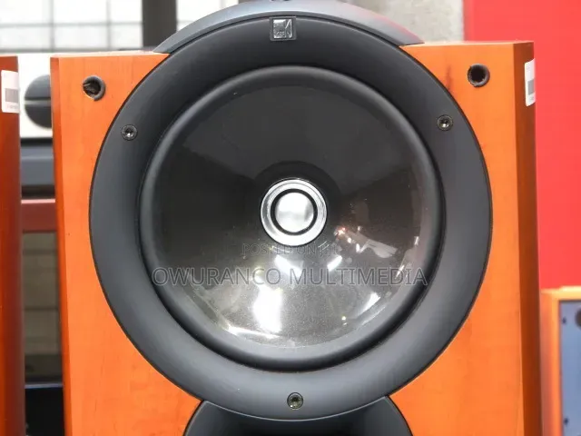 KEF Q4 Floorstanding Speakers – Audiophile British Sound