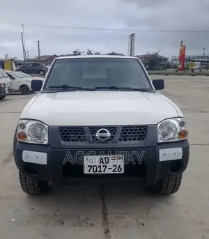 Nissan Hardbody 2010 White