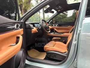 Geely Azkarra 2025 Green