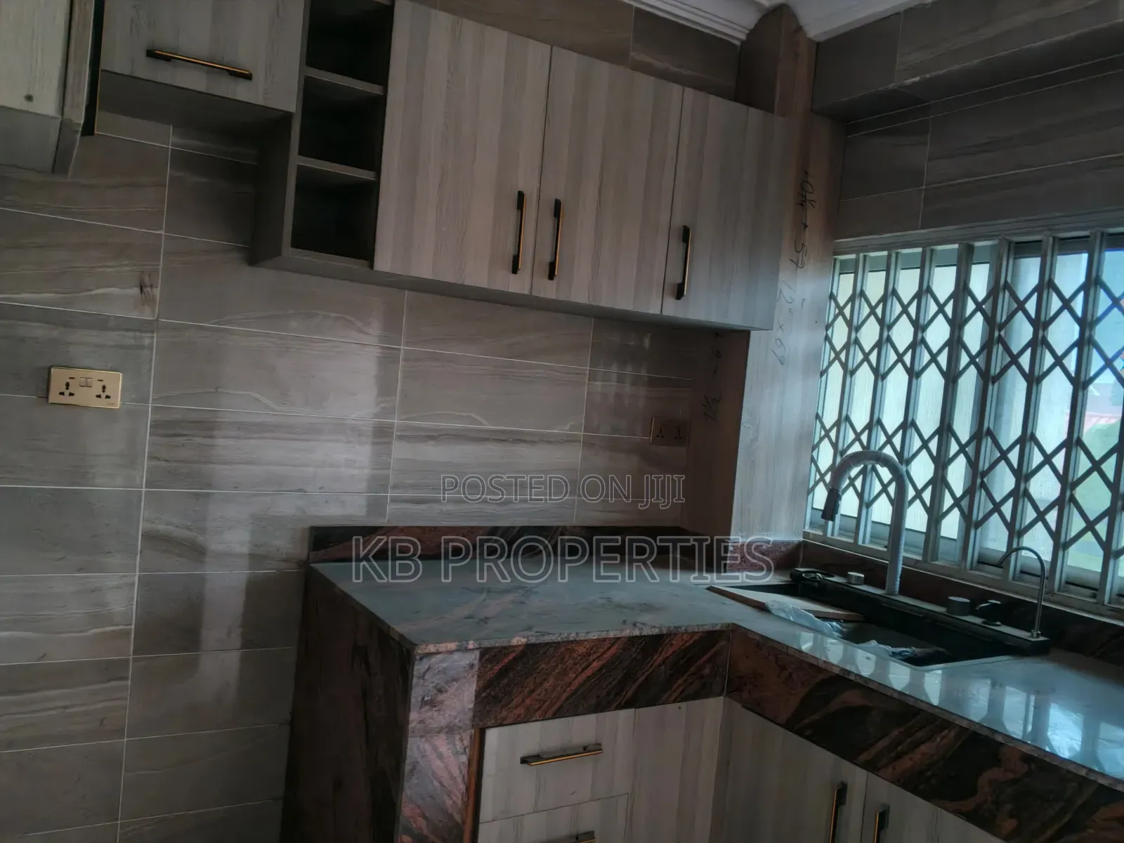 4bdrm Apartment in Kb Properties, Lashibi for rent
