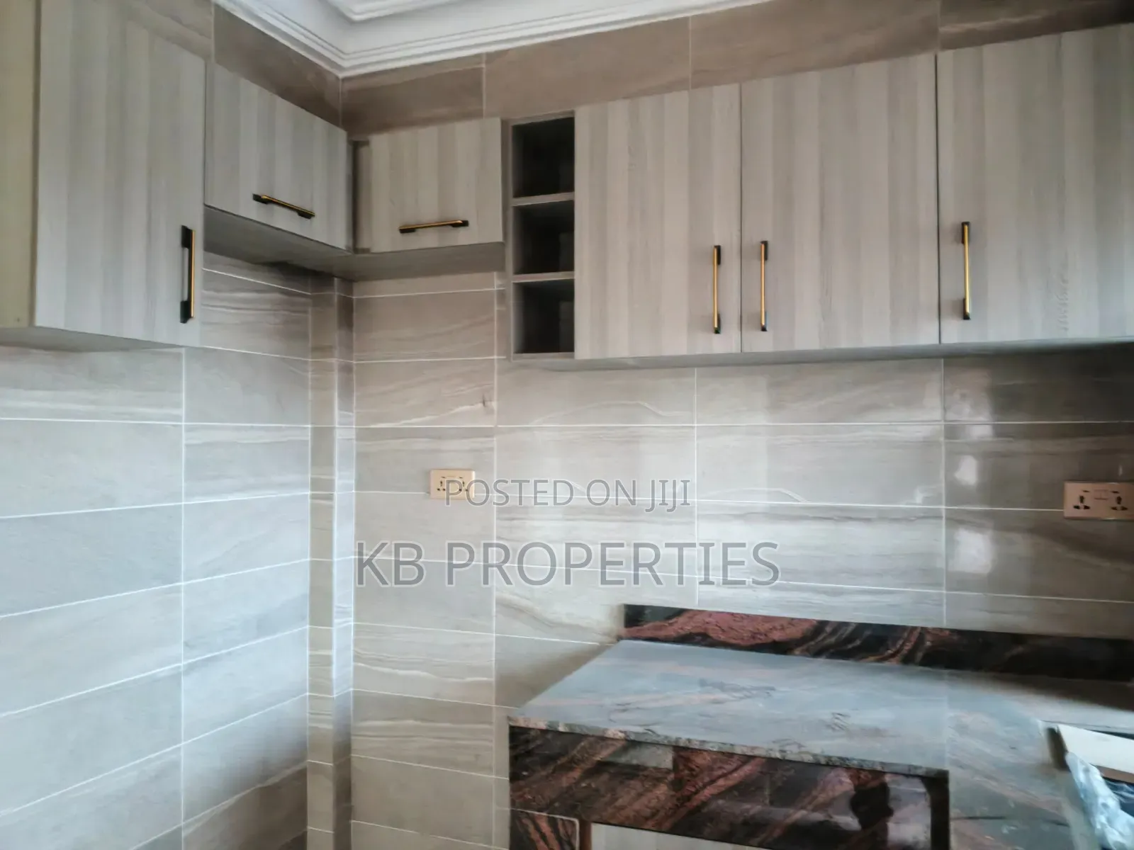 4bdrm Apartment in Kb Properties, Lashibi for rent