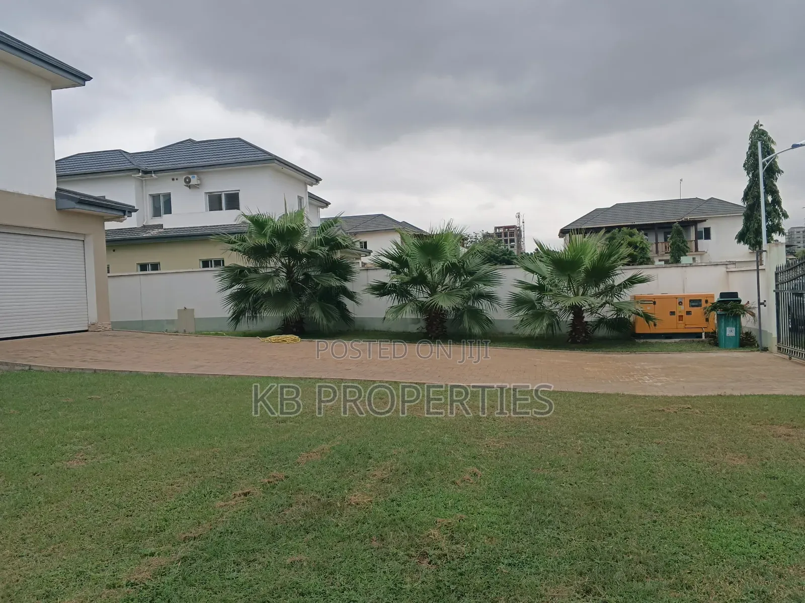 6bdrm House in Kb Properties, Sakumono for rent