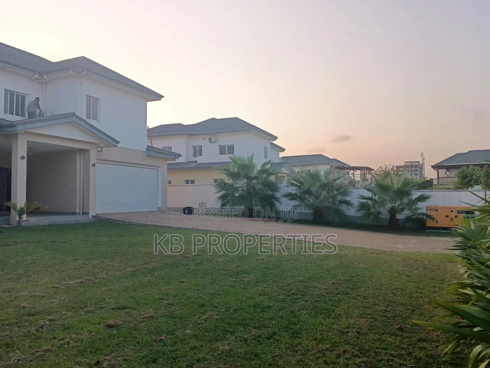6bdrm House in Kb Properties, Sakumono for rent