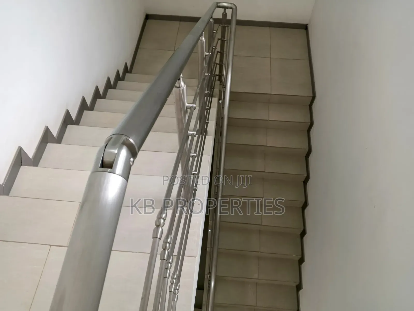6bdrm House in Kb Properties, Sakumono for rent