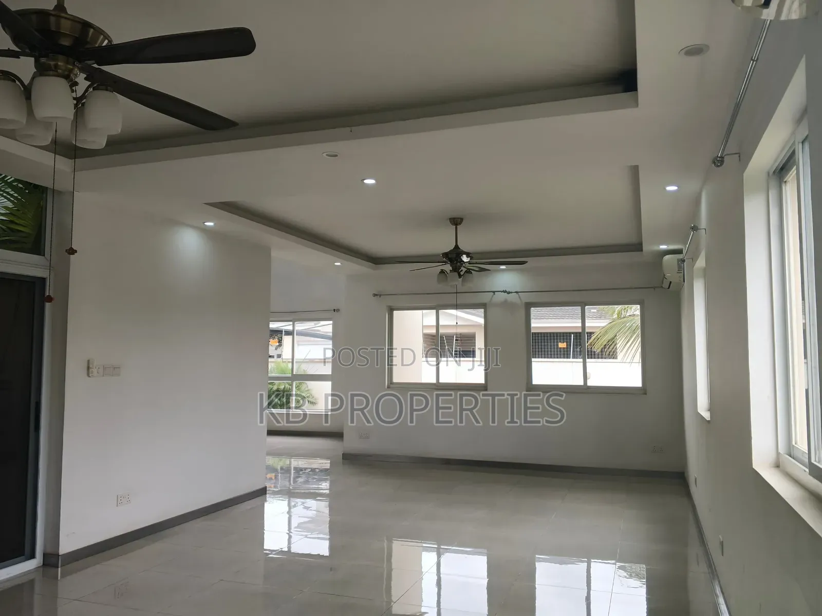 6bdrm House in Kb Properties, Sakumono for rent