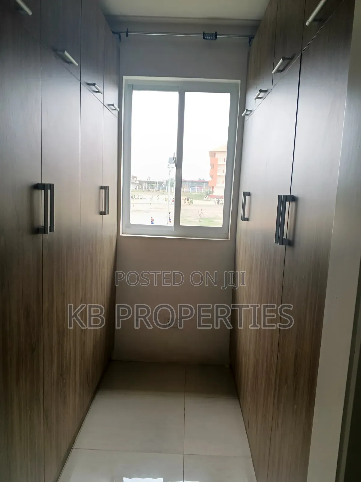 6bdrm House in Kb Properties, Sakumono for rent
