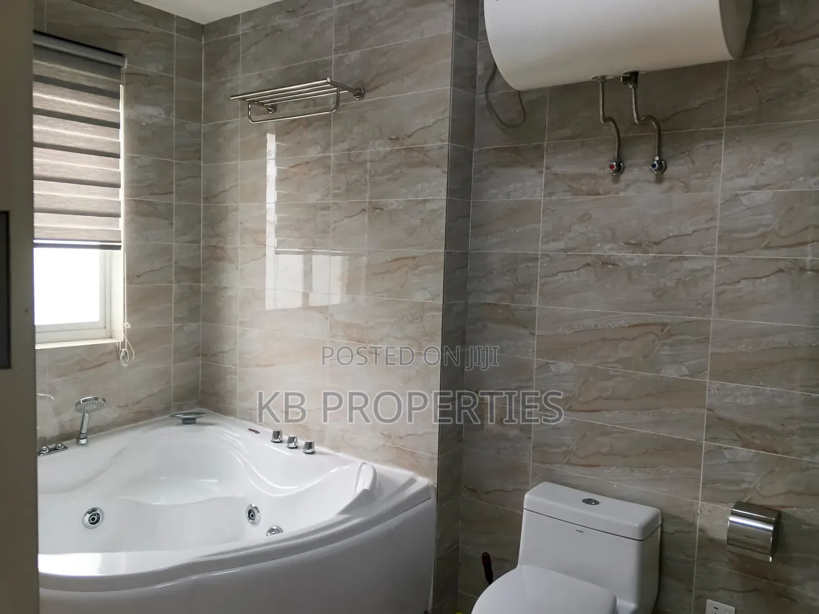 6bdrm House in Kb Properties, Sakumono for rent