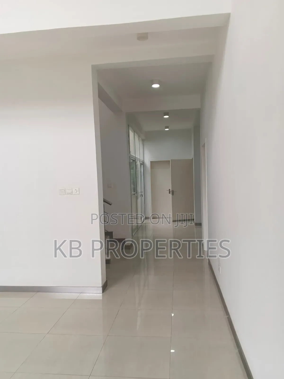 6bdrm House in Kb Properties, Sakumono for rent