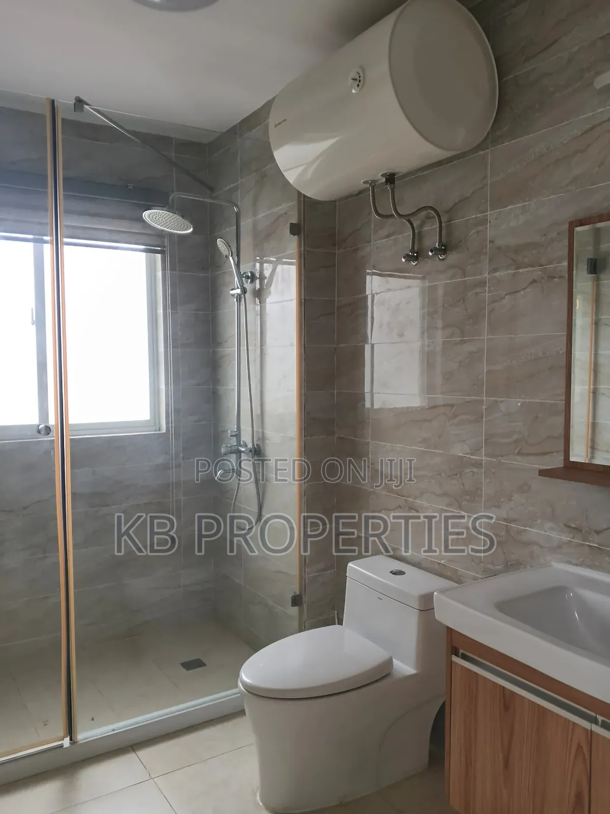 6bdrm House in Kb Properties, Sakumono for rent