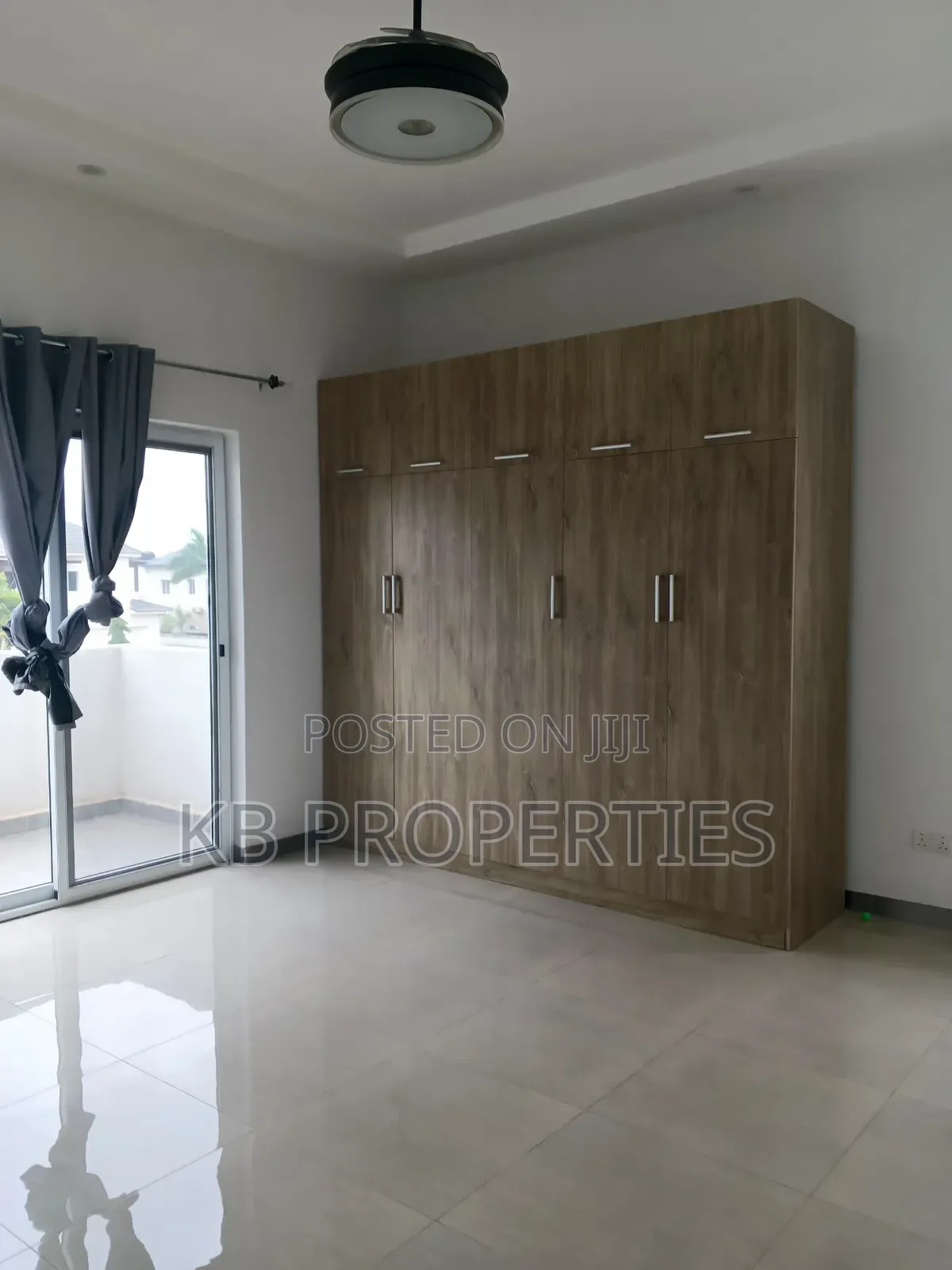 6bdrm House in Kb Properties, Sakumono for rent