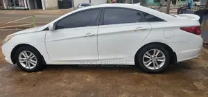 Hyundai Sonata SE 2.0T Sedan FWD (2.0L 4cyl 6A) 2012 White