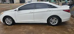 Hyundai Sonata SE 2.0T Sedan FWD (2.0L 4cyl 6A) 2012 White