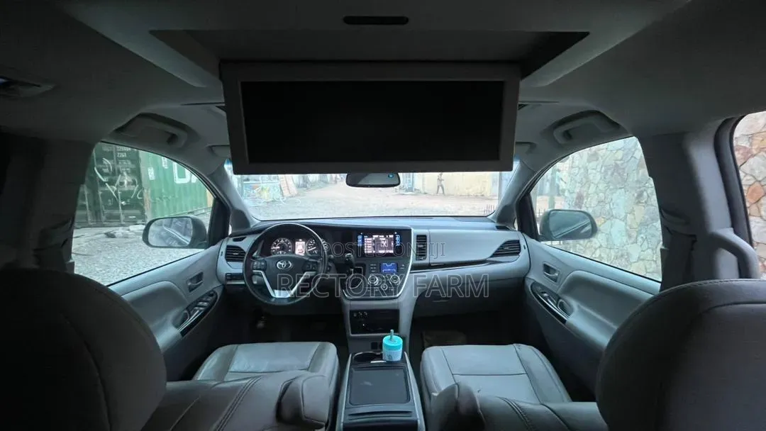 Toyota Sienna 2018 Black