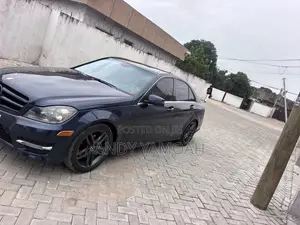 Mercedes-Benz C250 2014 Blue