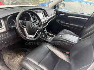 Toyota Highlander XLE 4x4 V6 (3.5L 6cyl 8A) 2018 White