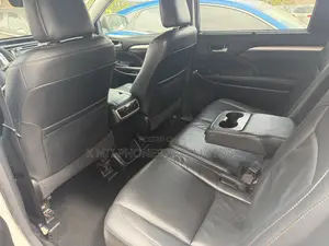 Toyota Highlander XLE 4x4 V6 (3.5L 6cyl 8A) 2018 White