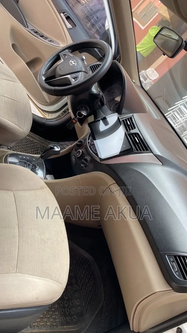 Hyundai Accent SE Sedan 2016 White