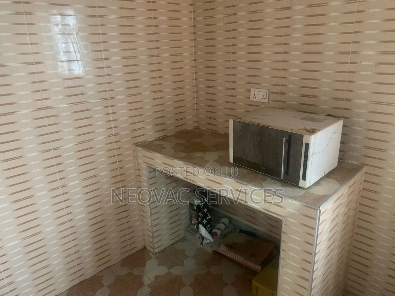 1bdrm Apartment in Little Roses Area for rent