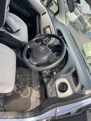 Toyota Vitz 1.0 FWD 3dr 2012 Blue