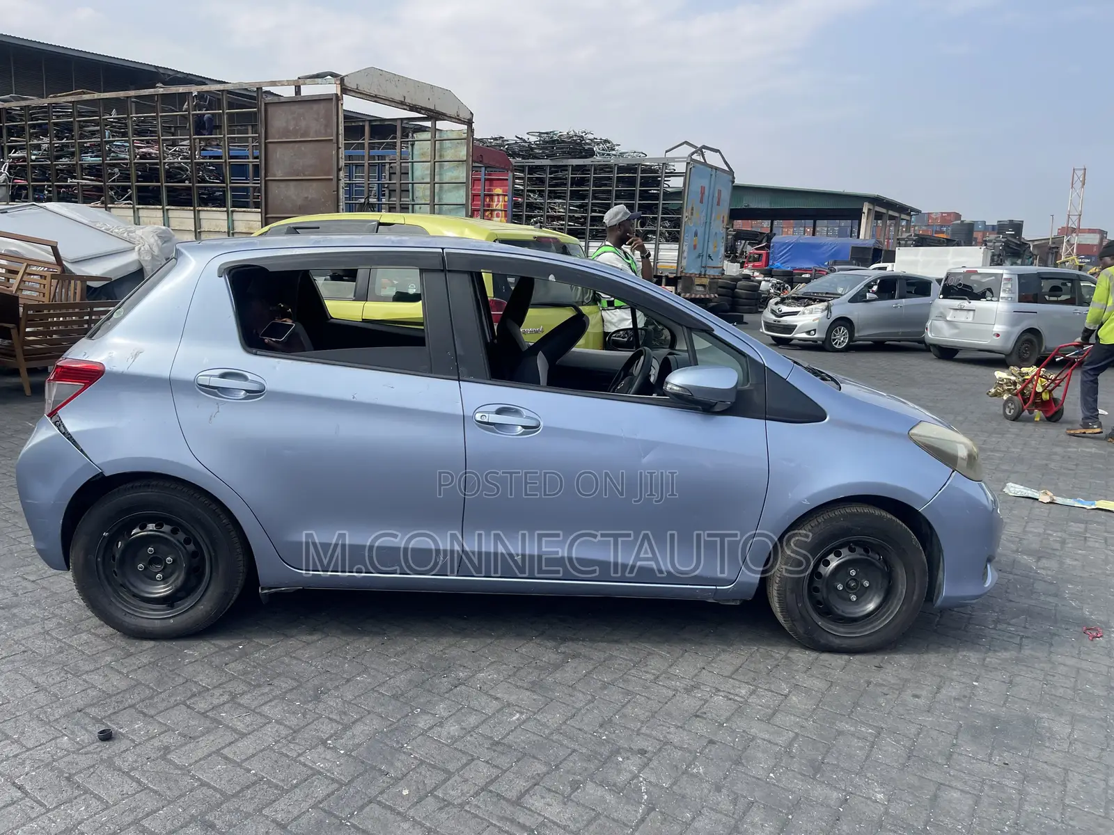 Toyota Vitz 1.0 FWD 3dr 2012 Blue