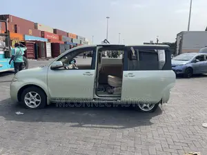 Toyota Sienta 1.5 AWD 2010 Green