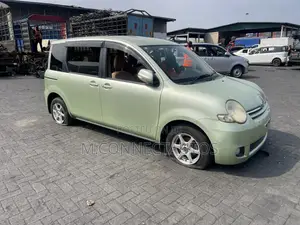 Toyota Sienta 1.5 AWD 2010 Green