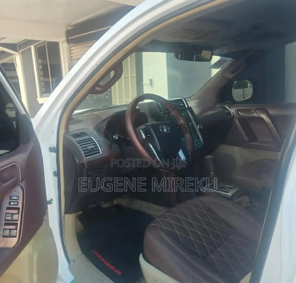 Toyota Land Cruiser Prado 2012 White