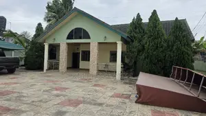 4bdrm Bungalow in Dzorwulu for rent