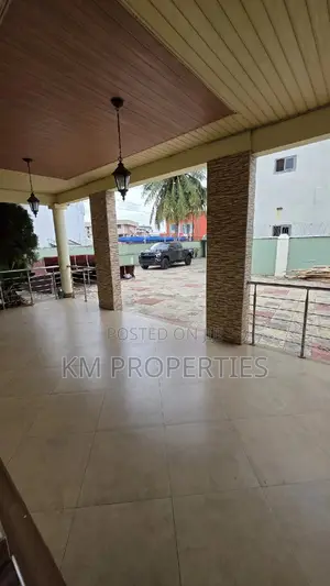 4bdrm Bungalow in Dzorwulu for rent