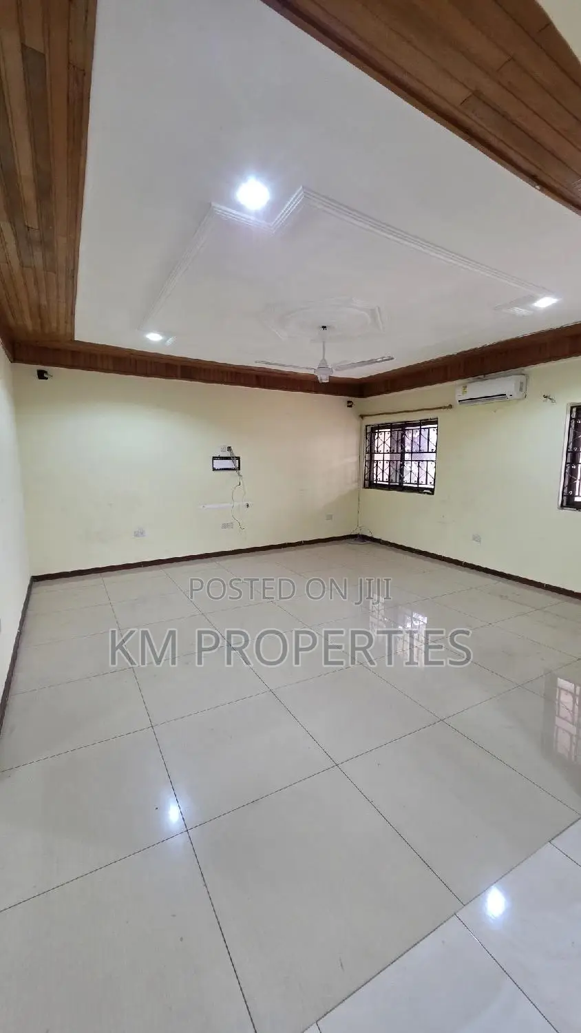 4bdrm Bungalow in Dzorwulu for rent