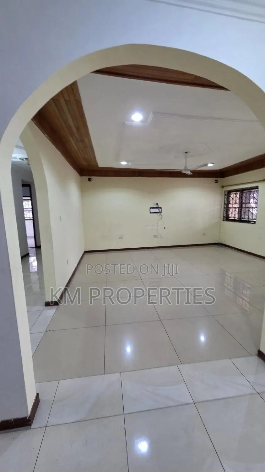 4bdrm Bungalow in Dzorwulu for rent