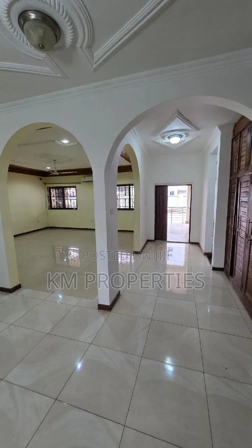 4bdrm Bungalow in Dzorwulu for rent