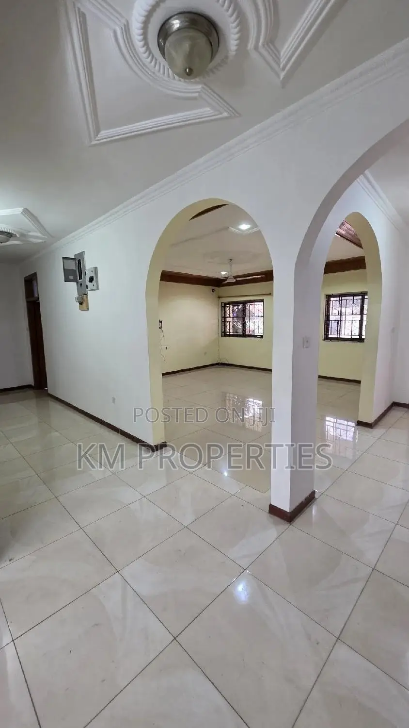 4bdrm Bungalow in Dzorwulu for rent