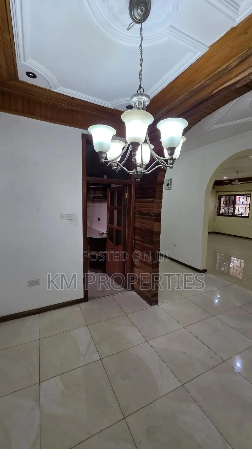 4bdrm Bungalow in Dzorwulu for rent