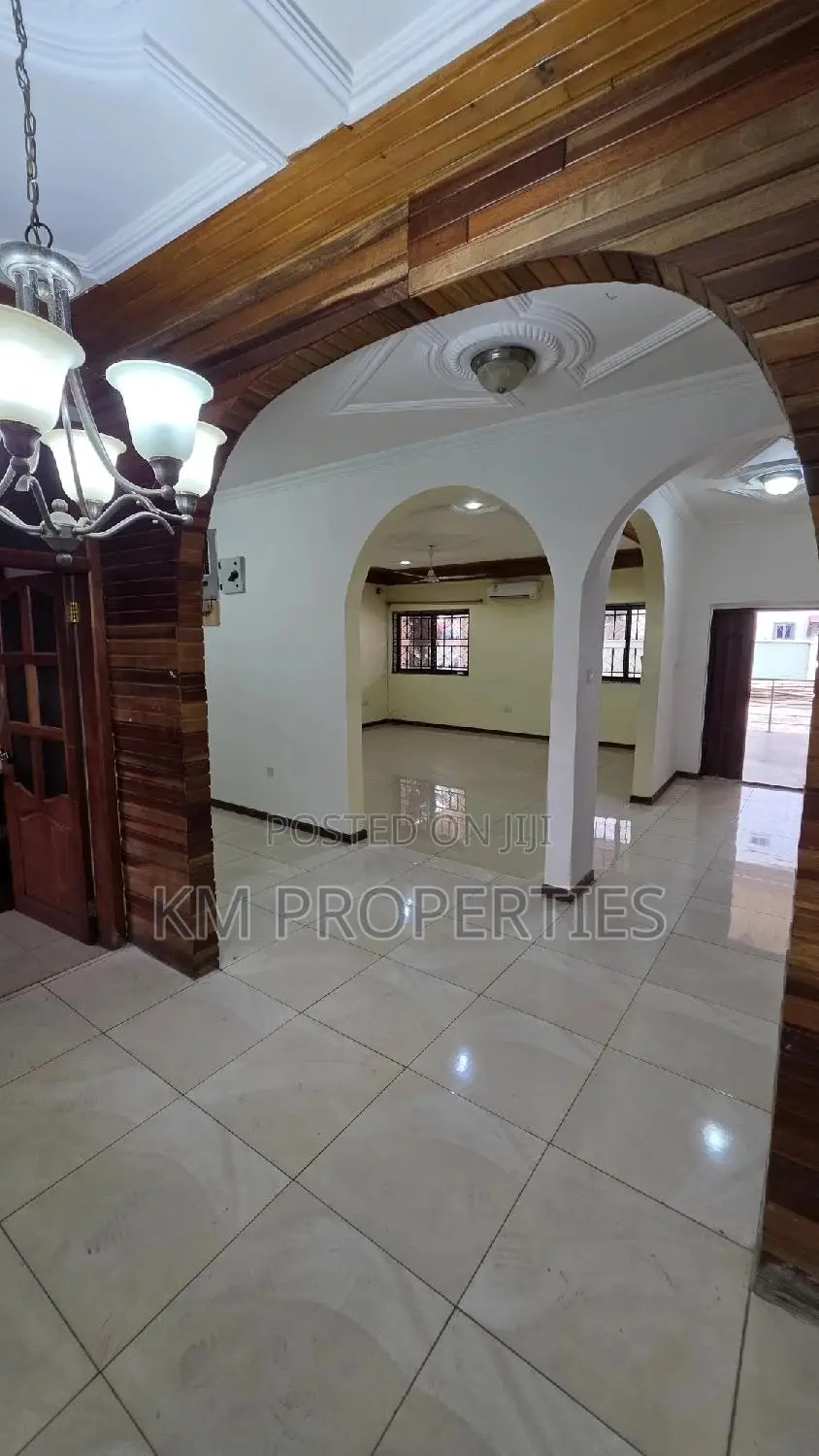 4bdrm Bungalow in Dzorwulu for rent