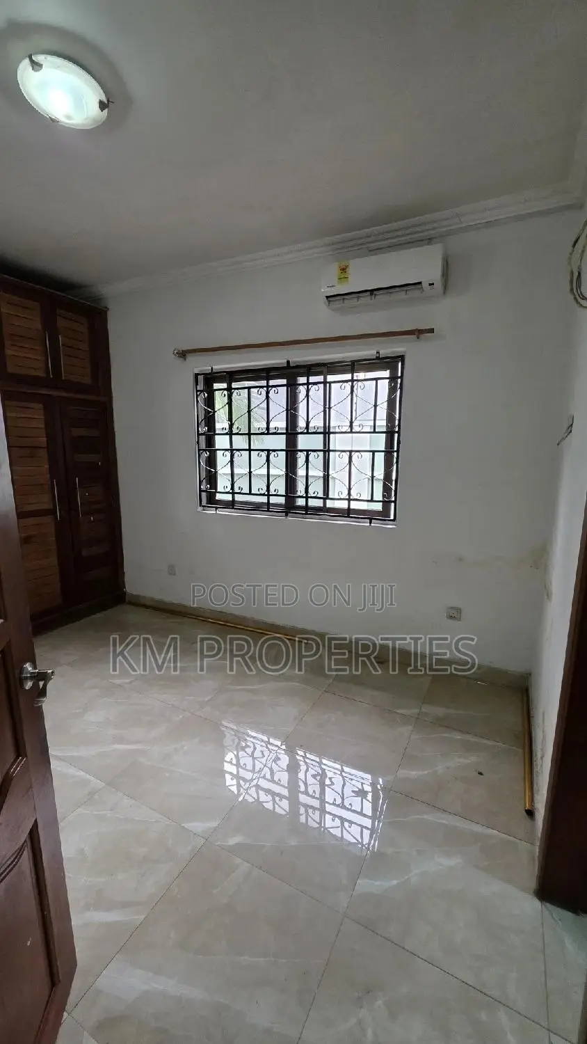 4bdrm Bungalow in Dzorwulu for rent