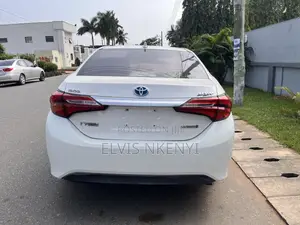 Toyota Corolla LE 2020 White