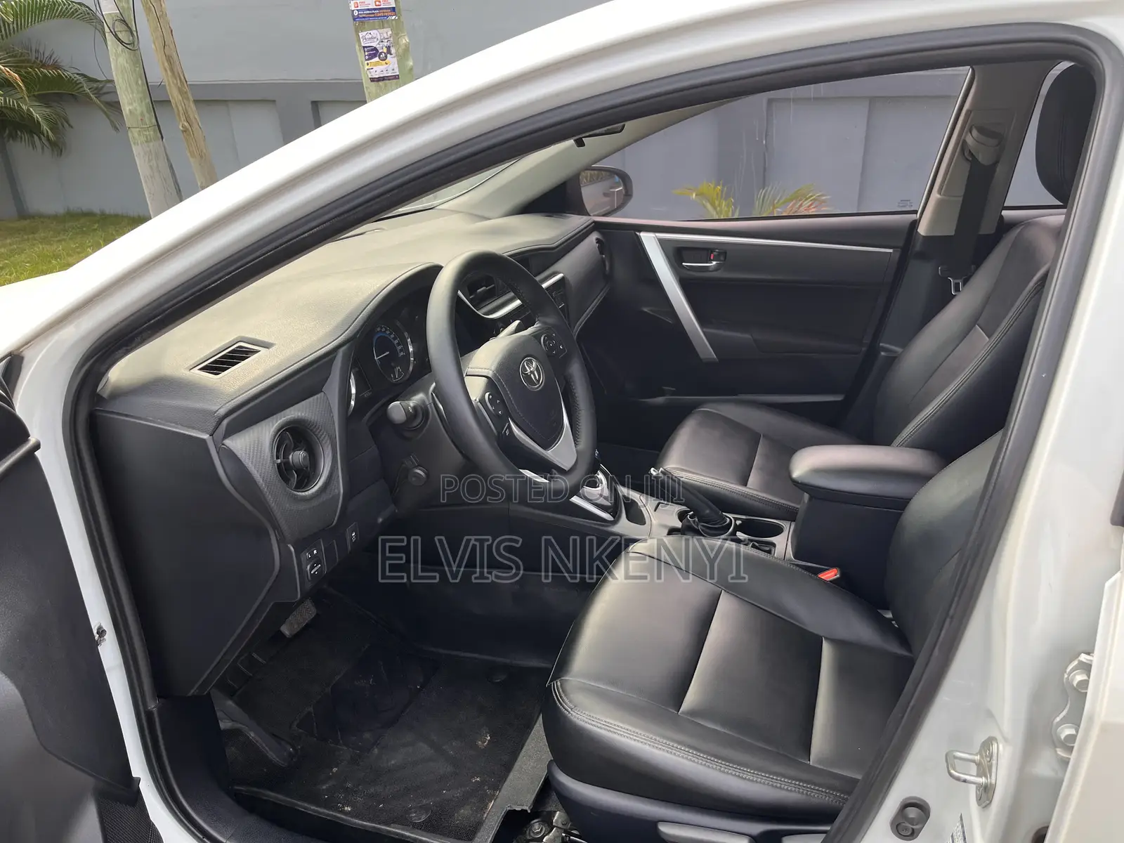 Toyota Corolla LE 2020 White