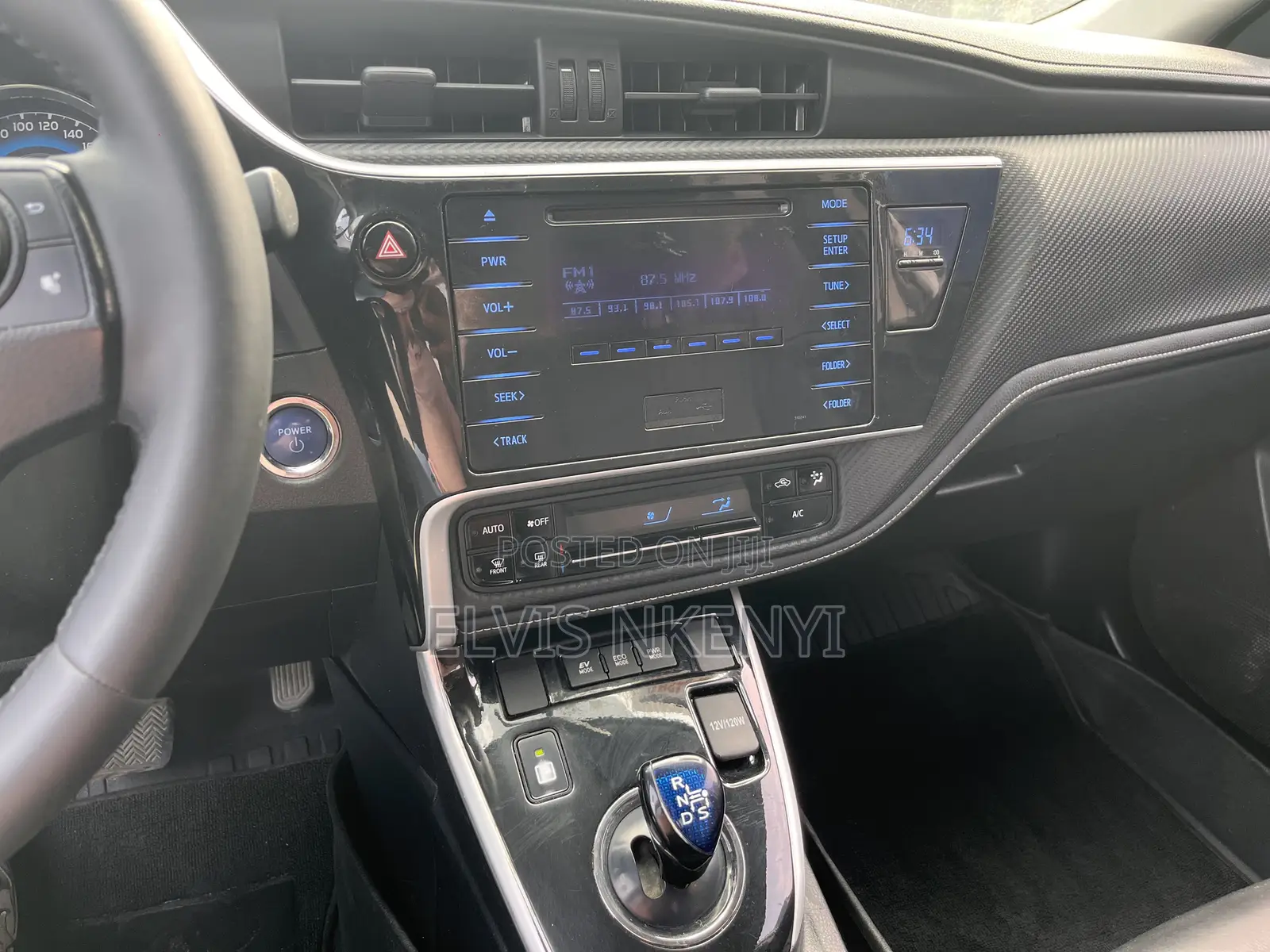 Toyota Corolla LE 2020 White
