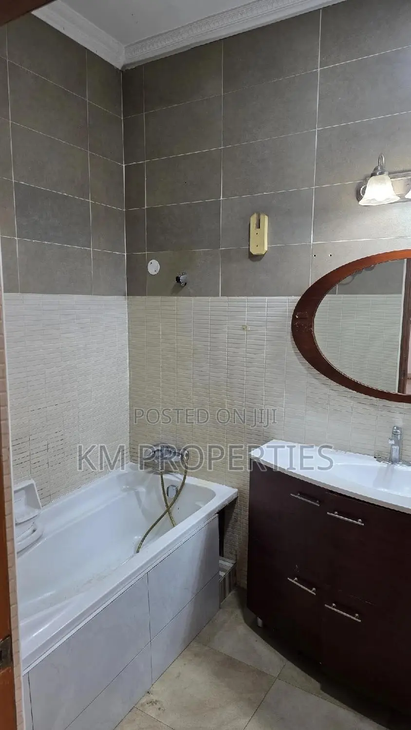 4bdrm Bungalow in Dzorwulu for rent