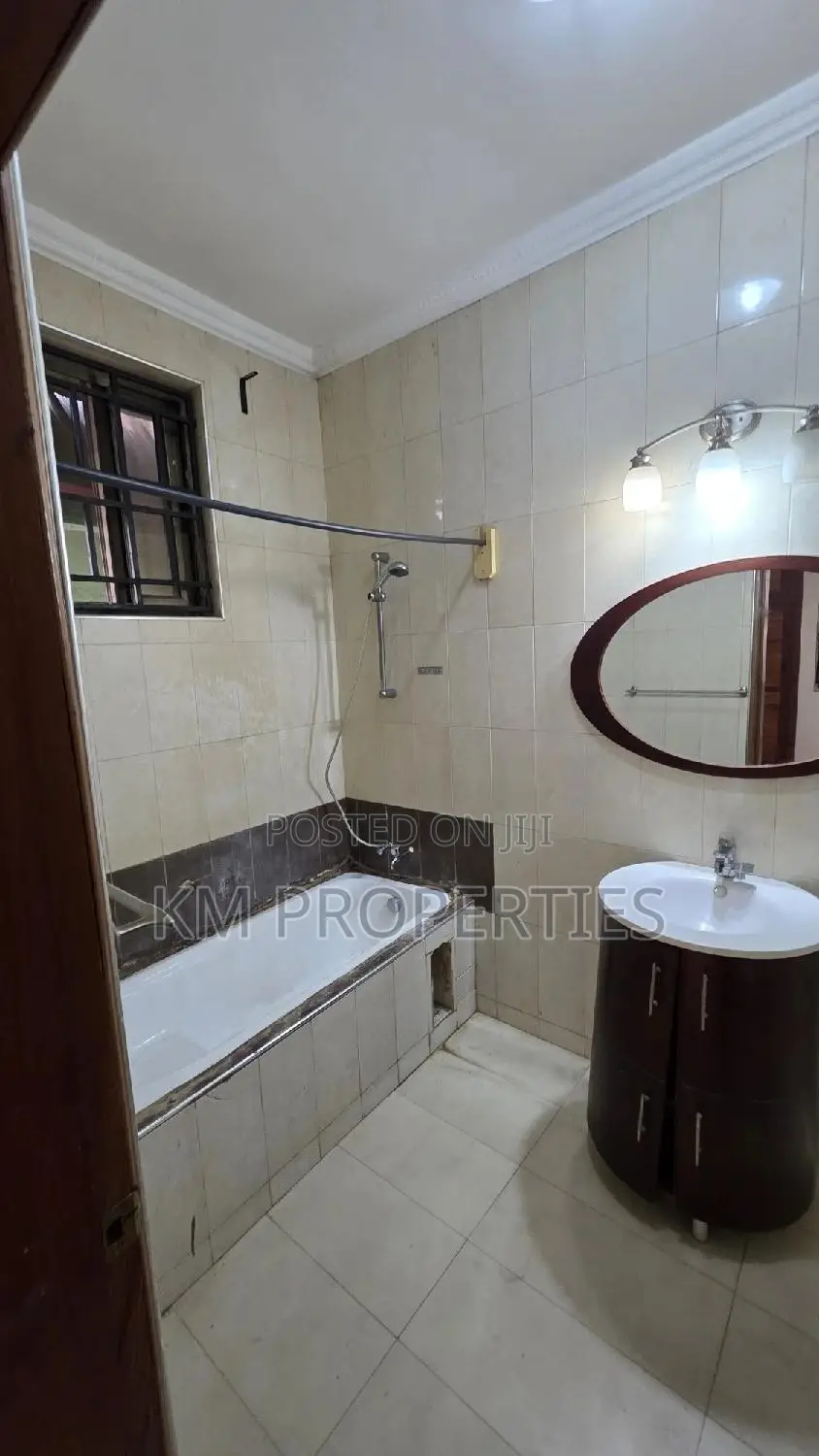4bdrm Bungalow in Dzorwulu for rent