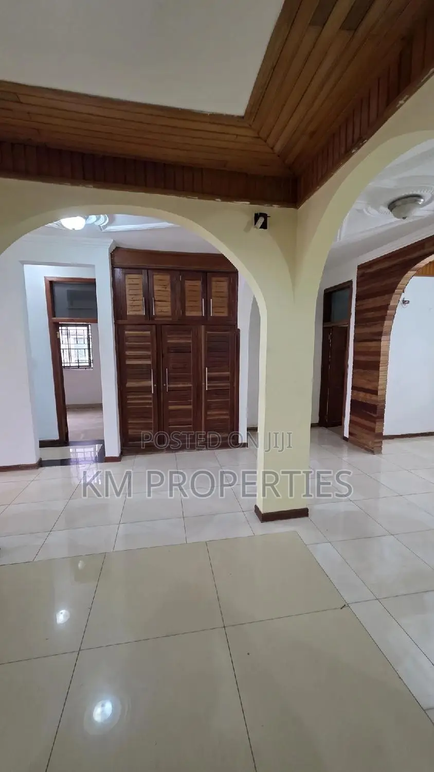 4bdrm Bungalow in Dzorwulu for rent