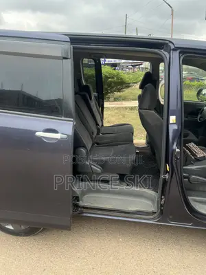 Toyota Voxy X 4WD 8-Seater 2011 Gray