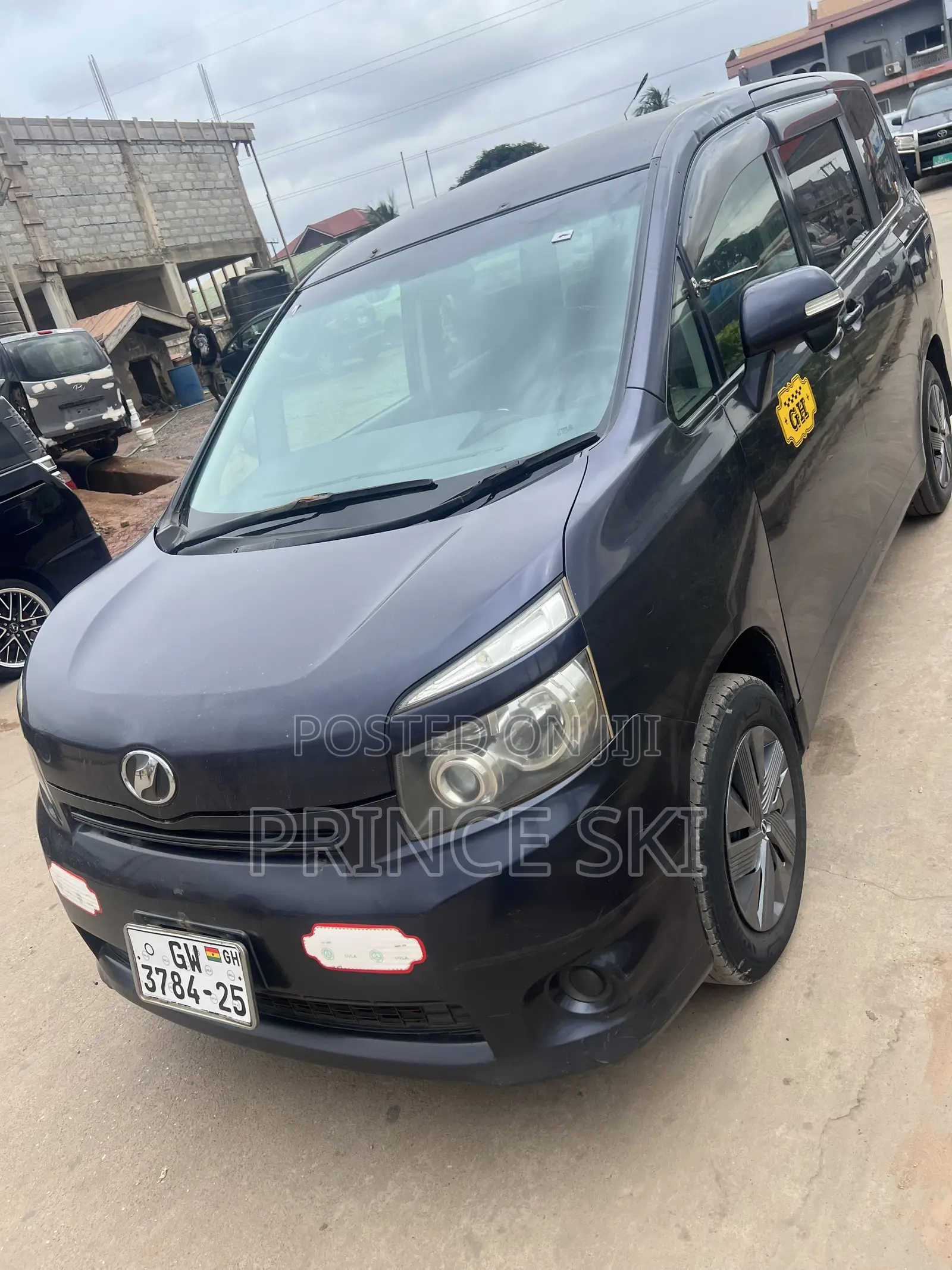 Toyota Voxy X 4WD 8-Seater 2011 Gray