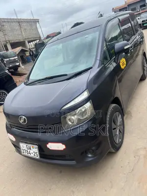 Toyota Voxy X 4WD 8-Seater 2011 Gray