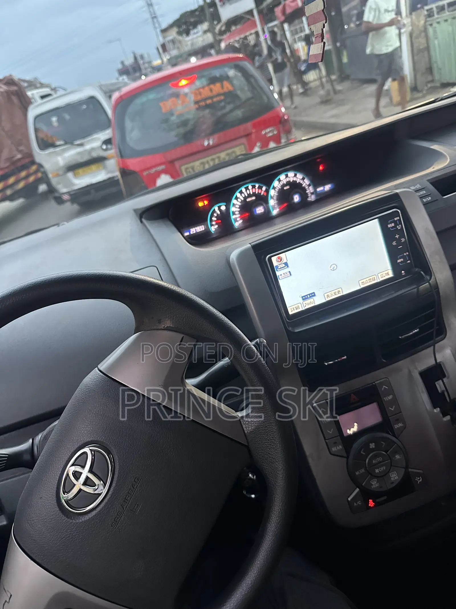 Toyota Voxy X 4WD 8-Seater 2011 Gray